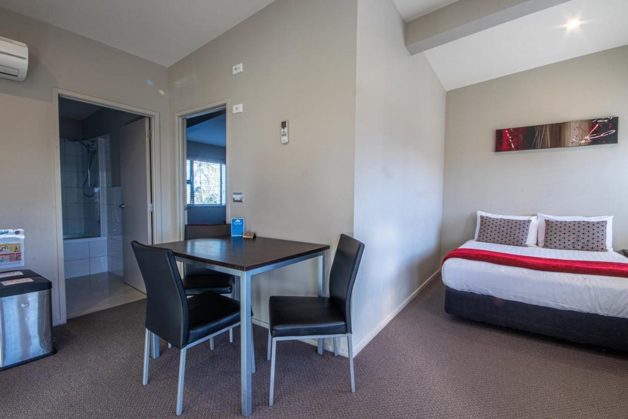 Amity Court Motel Stratford Extérieur photo