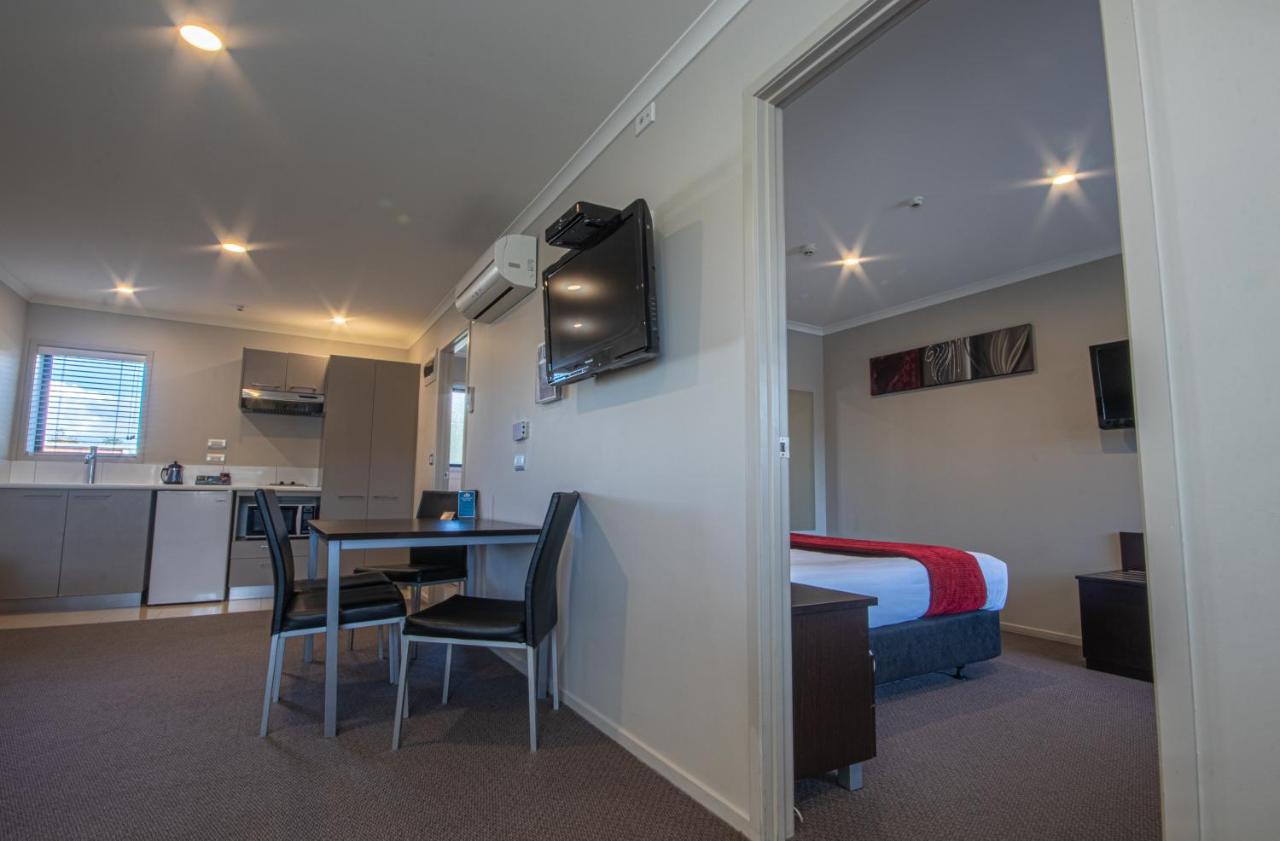 Amity Court Motel Stratford Extérieur photo