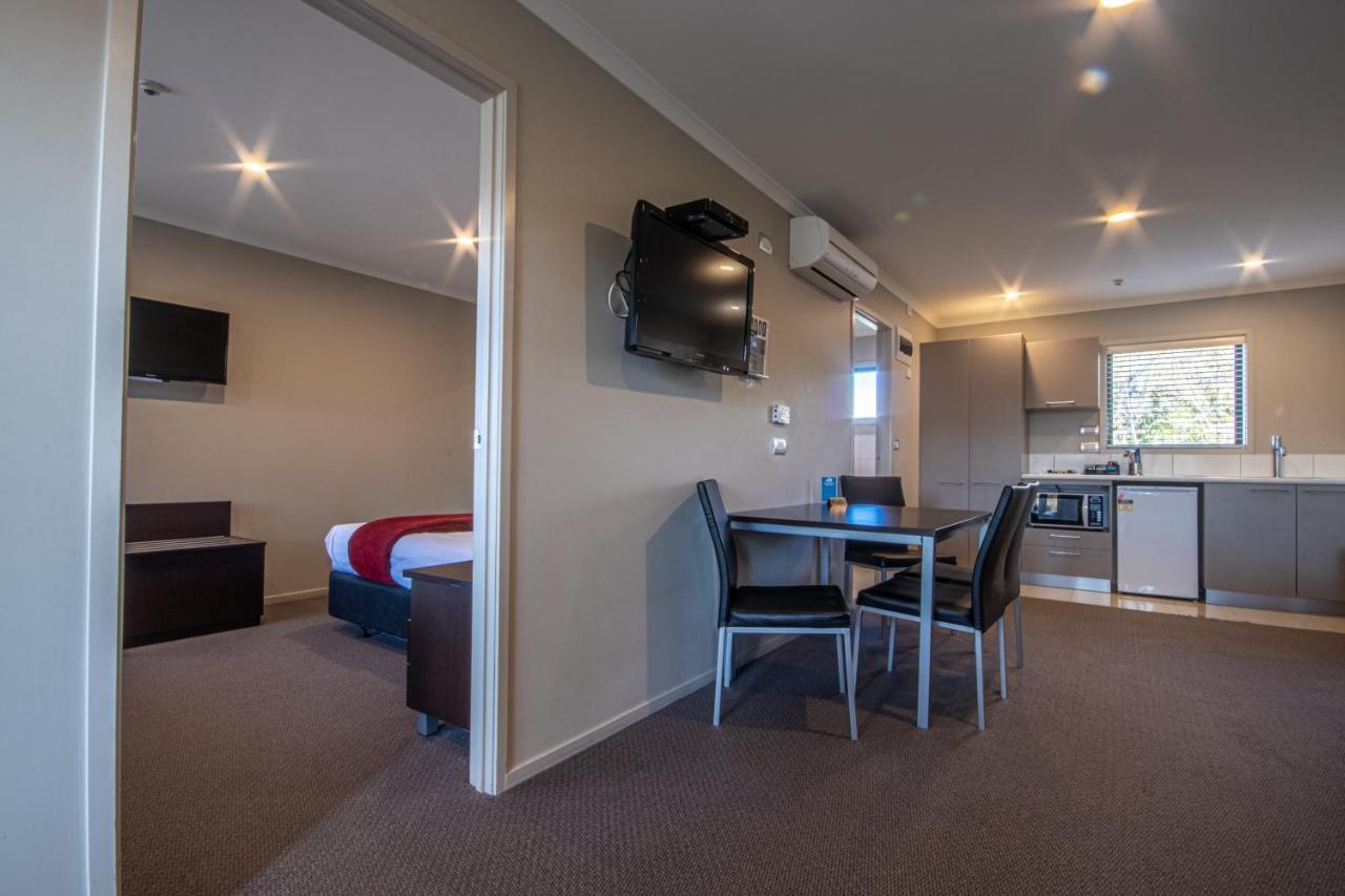 Amity Court Motel Stratford Extérieur photo