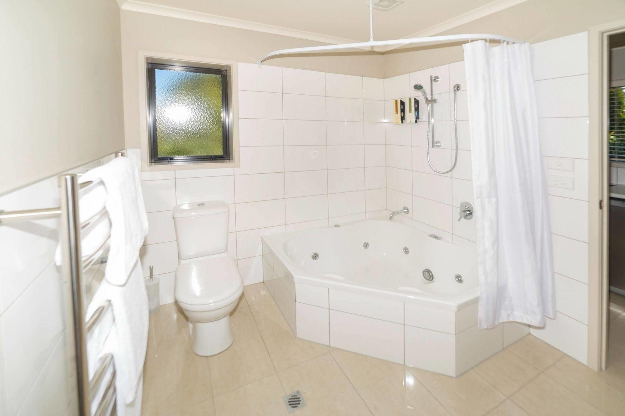 Amity Court Motel Stratford Extérieur photo